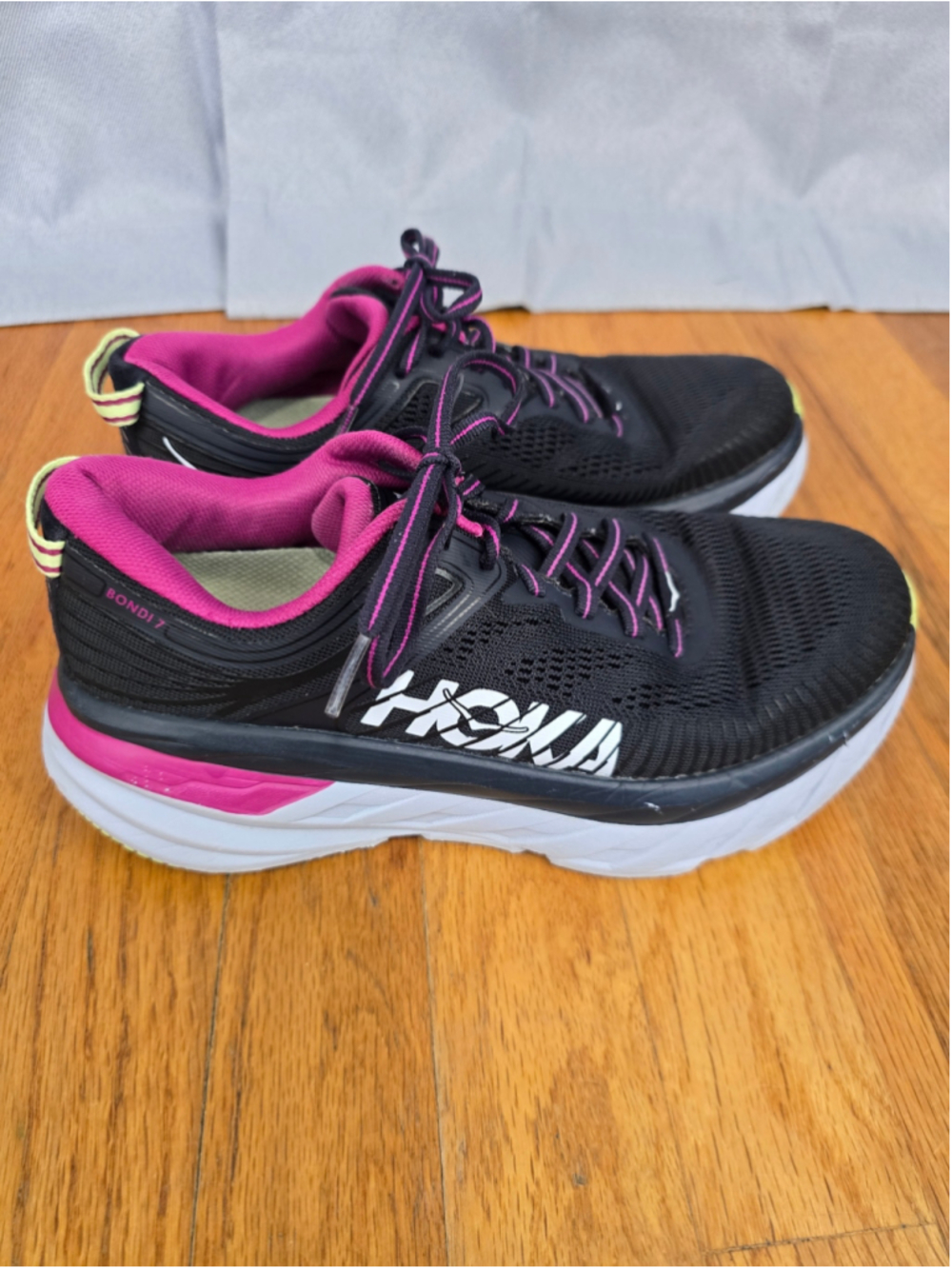 Women's Hoka Bondi 7 Athletic Shoes Black Pink Size 6.5